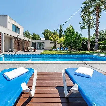 Tarraco Village, Your Family In